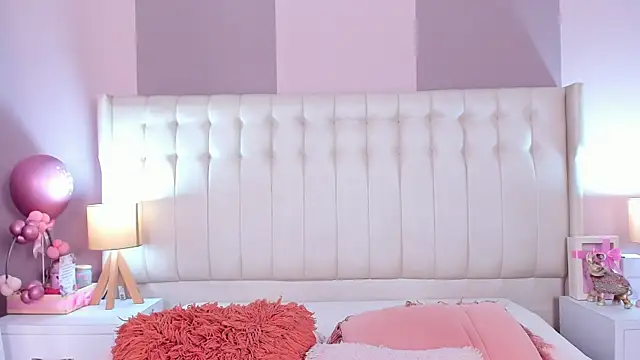 Snapshot of Reachel_Smith chatting on February 28, 2026, 11:32 am Reachel Smith online show from February 28, 2026, 11:32 am