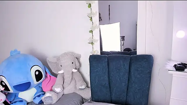 Ariana-Cobos online show from July 5, 2026, 8:37 pm
