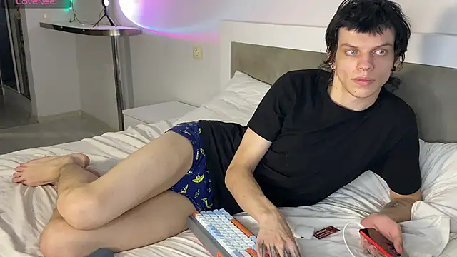 oorange  boy online show from March 26, 2026, 1:04 am