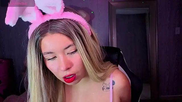 Snapshot of Kylia_a chatting on February 19, 2026, 8:06 pm Kylia a online show from February 19, 2026, 8:06 pm