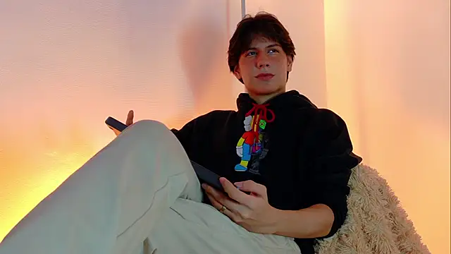 lui x dust online show from March 10, 2026, 4:27 am