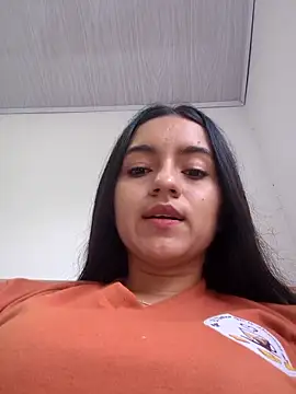 DulceCaroX online show from June 1, 2026, 12:38 pm