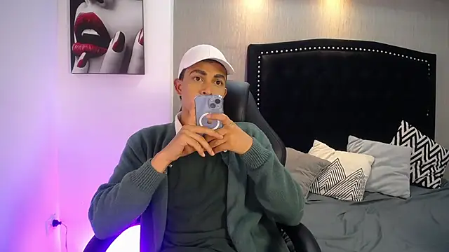 NewYoungHot online show from April 9, 2026, 8:15 pm