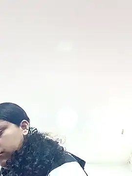 LunaDamasco online show from April 18, 2026, 2:47 am