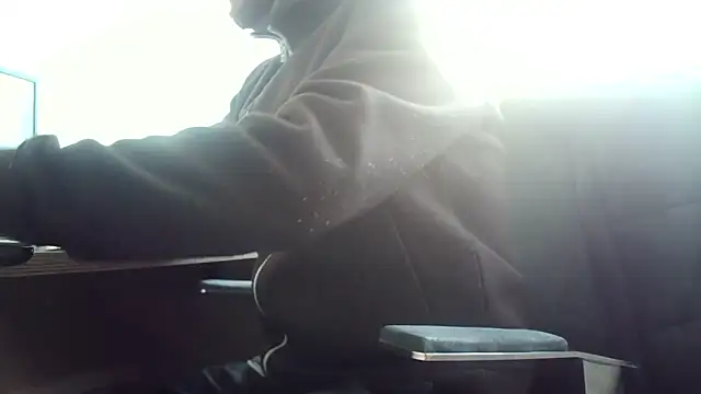 Snapshot of truble78 chatting on February 25, 2026, 8:03 am truble78 online show from February 25, 2026, 8:03 am