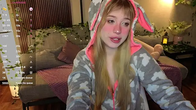 linaloon online show from April 25, 2026, 7:55 pm