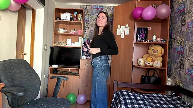 poly princess online show from March 12, 2026, 7:45 am