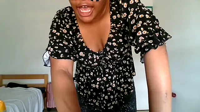 DolliaStarz online show from May 12, 2026, 8:54 am