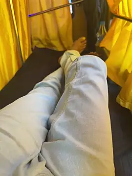 neekosam12 online show from March 8, 2026, 3:32 am