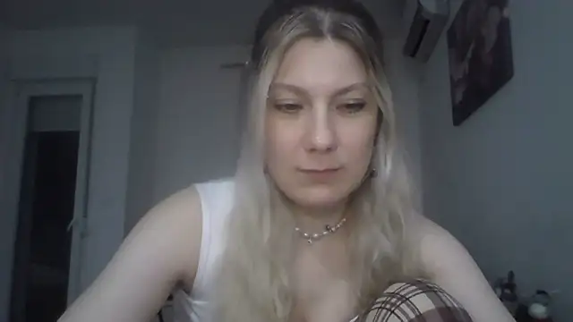 Foxy Bright online show from March 23, 2026, 7:14 pm