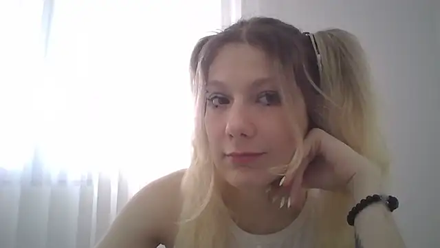 Snapshot of Foxy_Bright chatting on March 1, 2026, 12:38 pm Foxy Bright online show from March 1, 2026, 12:38 pm