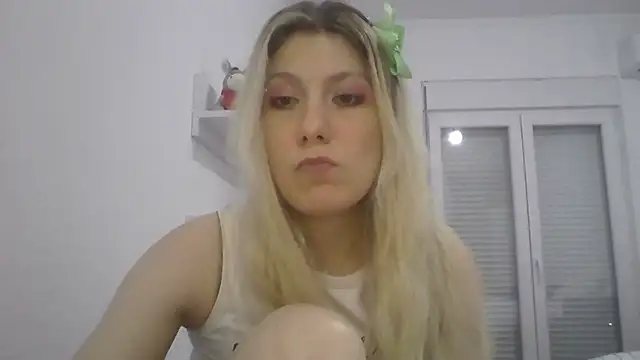 Foxy Bright online show from March 27, 2026, 7:37 pm