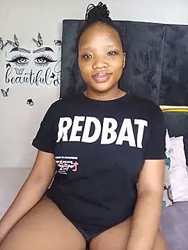 Snapshot of Divine_Beautyxx chatting on June 2, 2026, 12:21 am Divine Beautyxx online show from June 2, 2026, 12:21 am