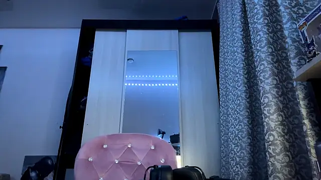 SaraDebey online show from February 27, 2026, 7:03 pm