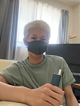 Snapshot of Yumemiru-k chatting on May 2, 2026, 12:38 am Yumemiru-k online show from May 2, 2026, 12:38 am