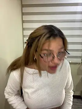 KendyLove  online show from April 13, 2026, 4:05 am