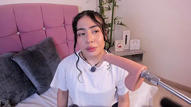Snapshot of Valecute_ chatting on June 26, 2026, 8:25 pm Valecute online show from June 26, 2026, 8:25 pm