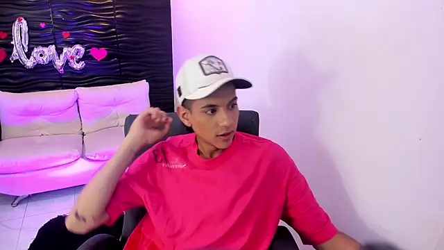 dominicjonnes online show from April 22, 2026, 4:36 pm