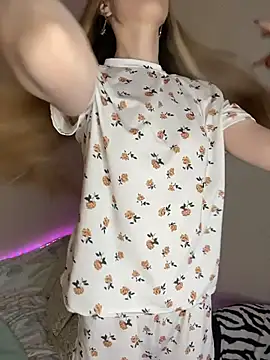 Snapshot of EvelynRavenwood chatting on February 25, 2026, 3:23 pm EvelynRavenwood online show from February 25, 2026, 3:23 pm