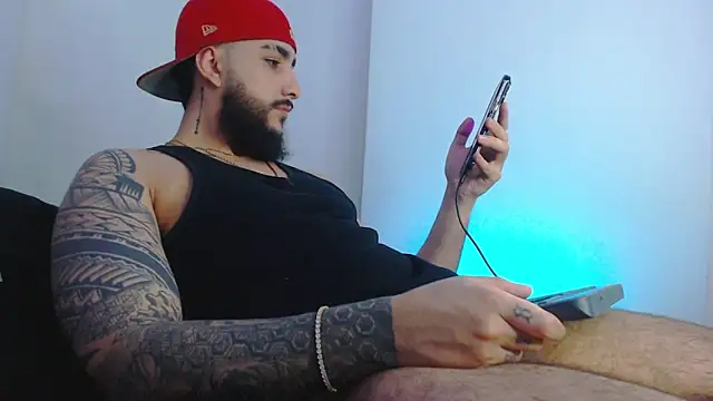 SantiagoHincapiie online show from March 19, 2026, 11:16 pm