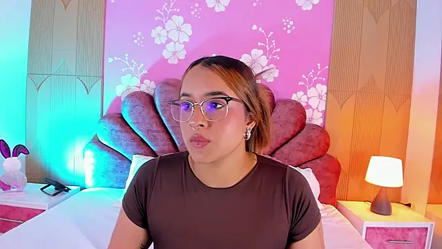 Snapshot of Sara_colyn chatting on February 26, 2026, 9:04 pm Sara colyn online show from February 26, 2026, 9:04 pm