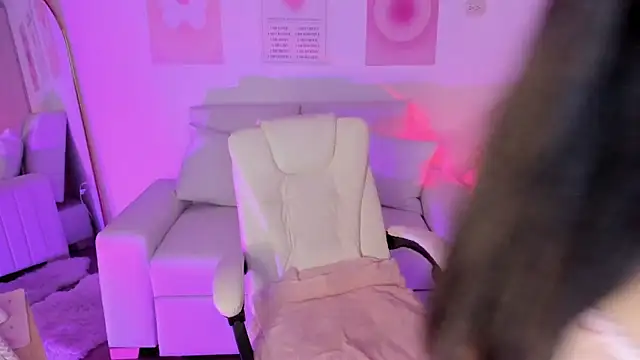 Snapshot of Emiii_cute chatting on March 16, 2026, 8:44 pm Emiii cute online show from March 16, 2026, 8:44 pm