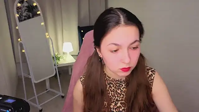 BellaThery online show from March 1, 2026, 5:07 am