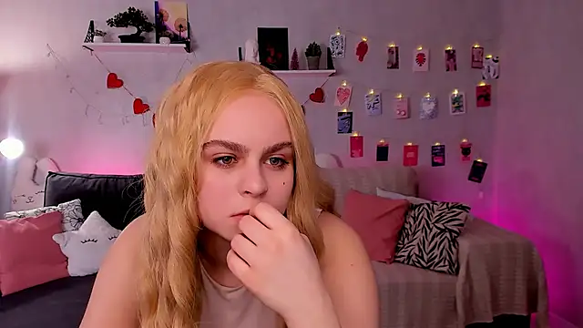 VivienAllen online show from February 21, 2026, 4:25 am