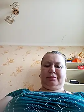 KiraStanton online show from April 10, 2026, 6:42 am