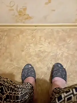 KiraStanton online show from April 16, 2026, 9:39 pm