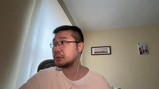 jasonryu2025 online show from April 16, 2026, 11:33 am