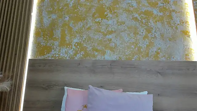 Snapshot of julietta_pink chatting on July 8, 2026, 12:06 pm julietta pink online show from July 8, 2026, 12:06 pm