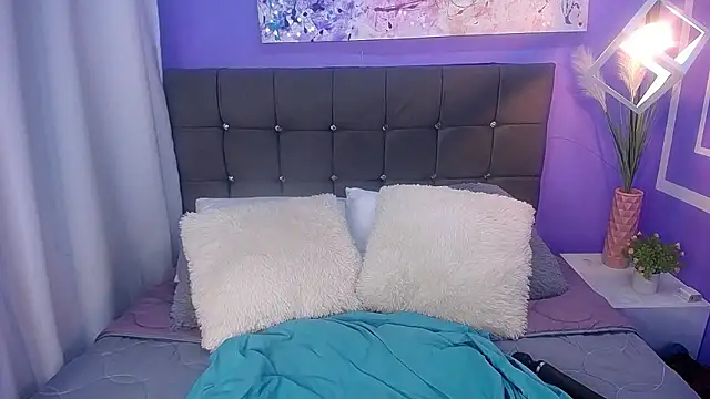 milk chloe  online show from March 15, 2026, 7:54 pm