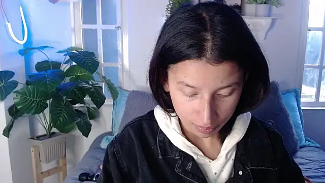 milk chloe  online show from March 20, 2026, 1:34 pm