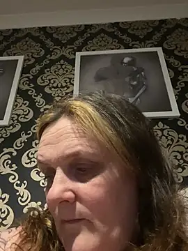 Busty-GilfQuinn online show from February 22, 2026, 10:44 pm