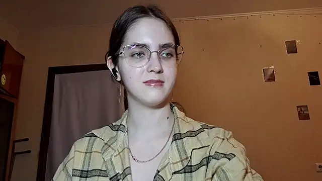 Katelemon online show from April 17, 2026, 2:09 pm