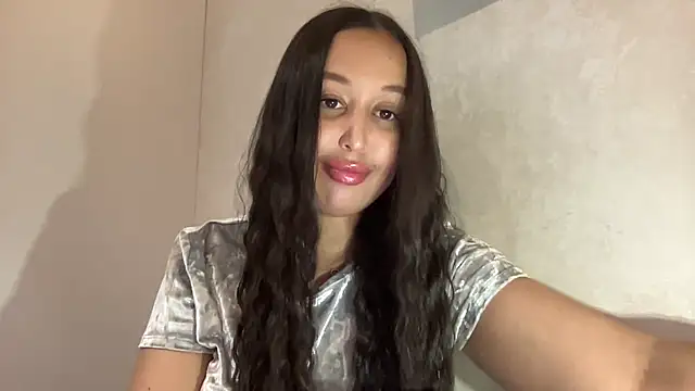 Snapshot of Dana_005 chatting on May 6, 2026, 8:24 pm Dana 005 online show from May 6, 2026, 8:24 pm