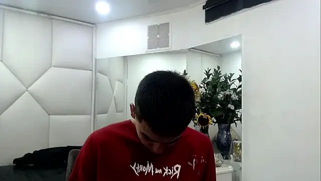 SanttiiBuck online show from February 24, 2026, 1:12 pm