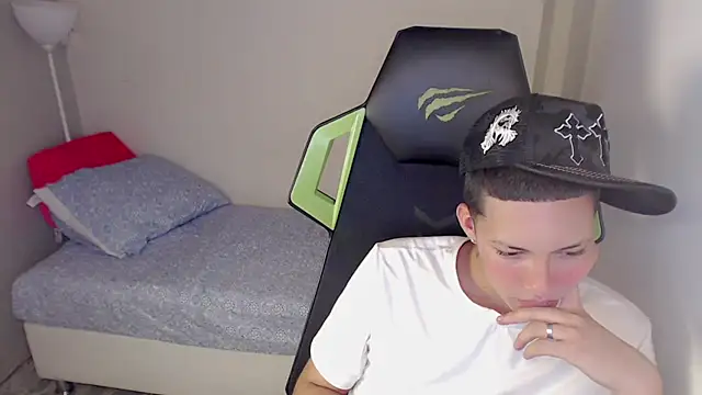 Street poemm  online show from March 17, 2026, 10:13 pm