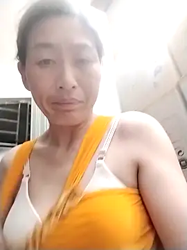 lris-Beauty77 online show from March 15, 2026, 9:11 pm