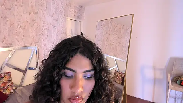 Snapshot of soffiene chatting on March 2, 2026, 4:02 am soffiene online show from March 2, 2026, 4:02 am