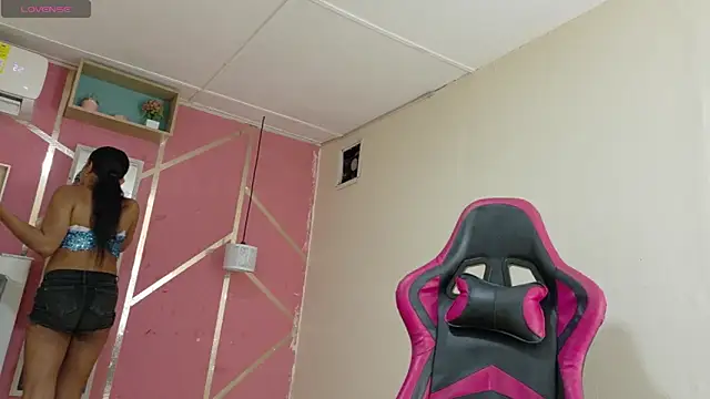 Snapshot of cristal-49 chatting on February 28, 2026, 7:35 pm cristal-49 online show from February 28, 2026, 7:35 pm