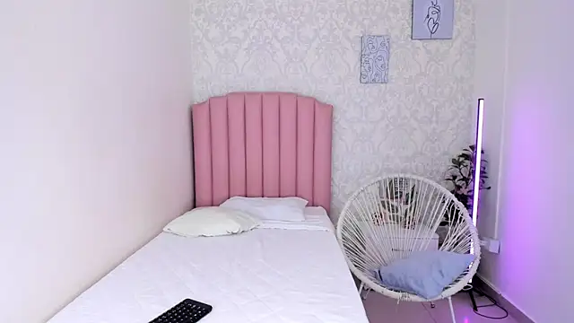 Mara Galle online show from April 18, 2026, 7:58 pm