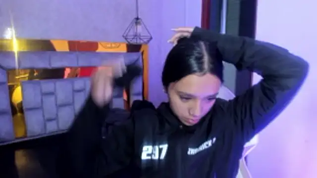 miiaboss  online show from March 27, 2026, 11:11 am