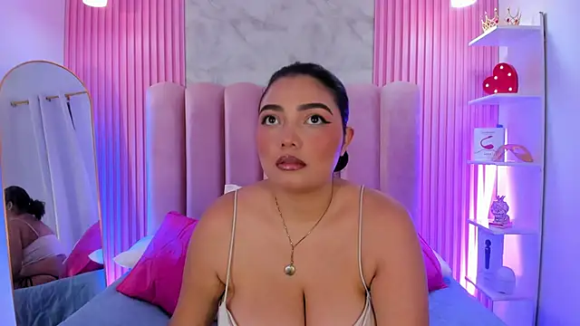 Snapshot of ArianaRougee chatting on June 23, 2026, 3:04 am ArianaRougee online show from June 23, 2026, 3:04 am