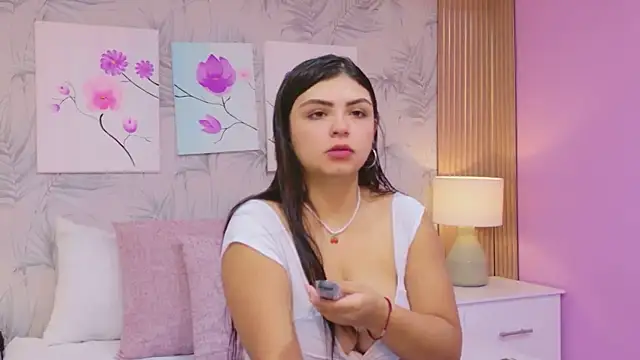 EmmaLeens online show from March 24, 2026, 11:43 am