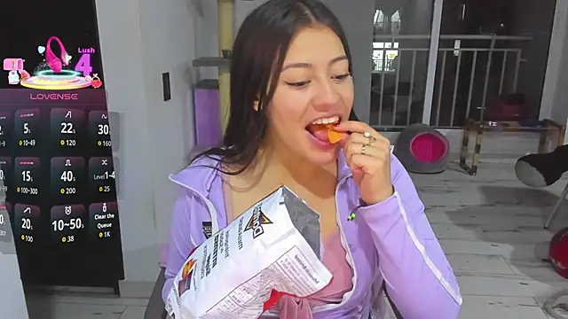 LovelyLoren333 online show from February 27, 2026, 12:55 am