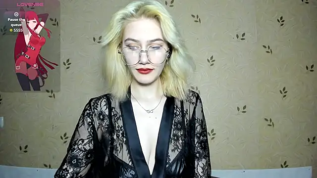 NicoleDaviss online show from July 18, 2026, 7:11 pm
