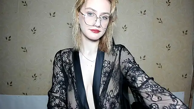 NicoleDaviss online show from June 30, 2026, 7:25 pm