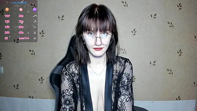 NicoleDaviss online show from June 6, 2026, 7:19 pm